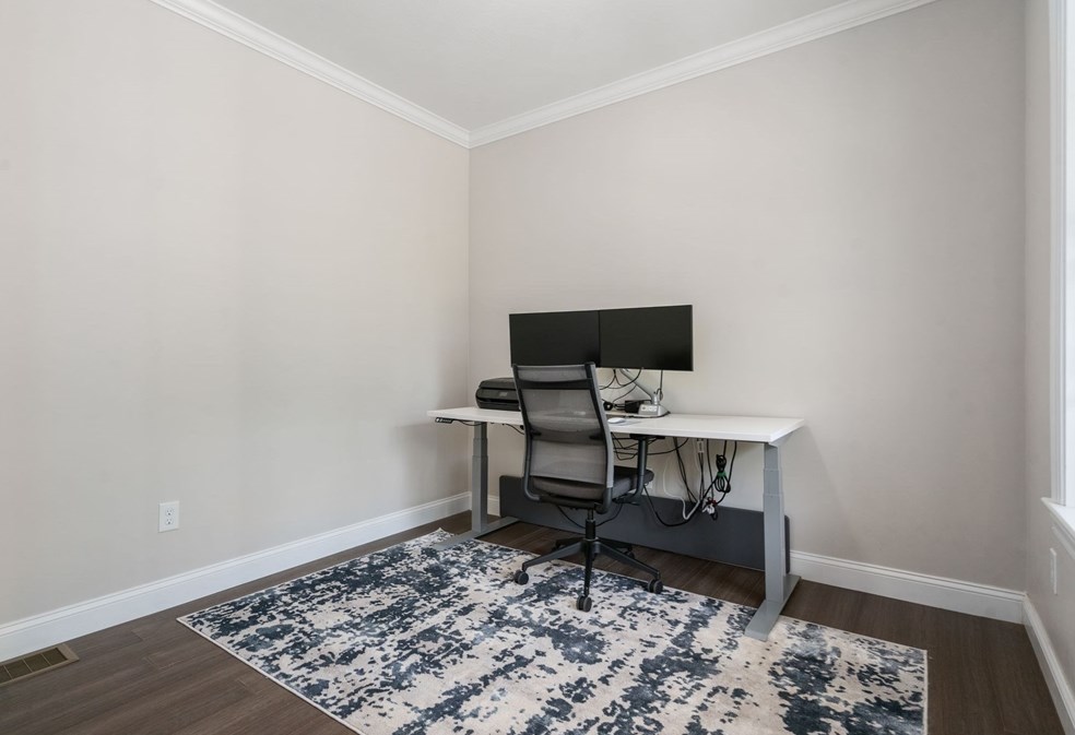 275 Chestnut St, Hudson MA 01749-3237 exterior