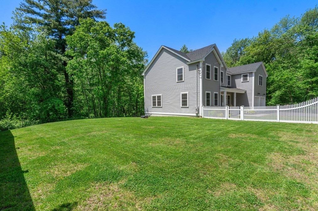 275 Chestnut St, Hudson MA 01749-3237 exterior