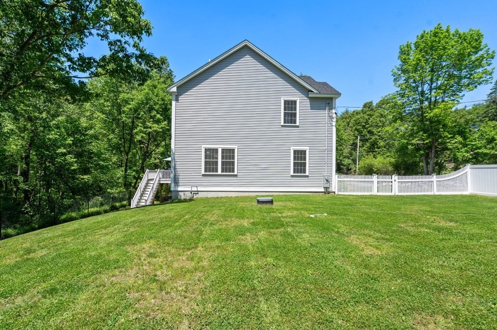 275 Chestnut St, Hudson MA 01749-3237 exterior