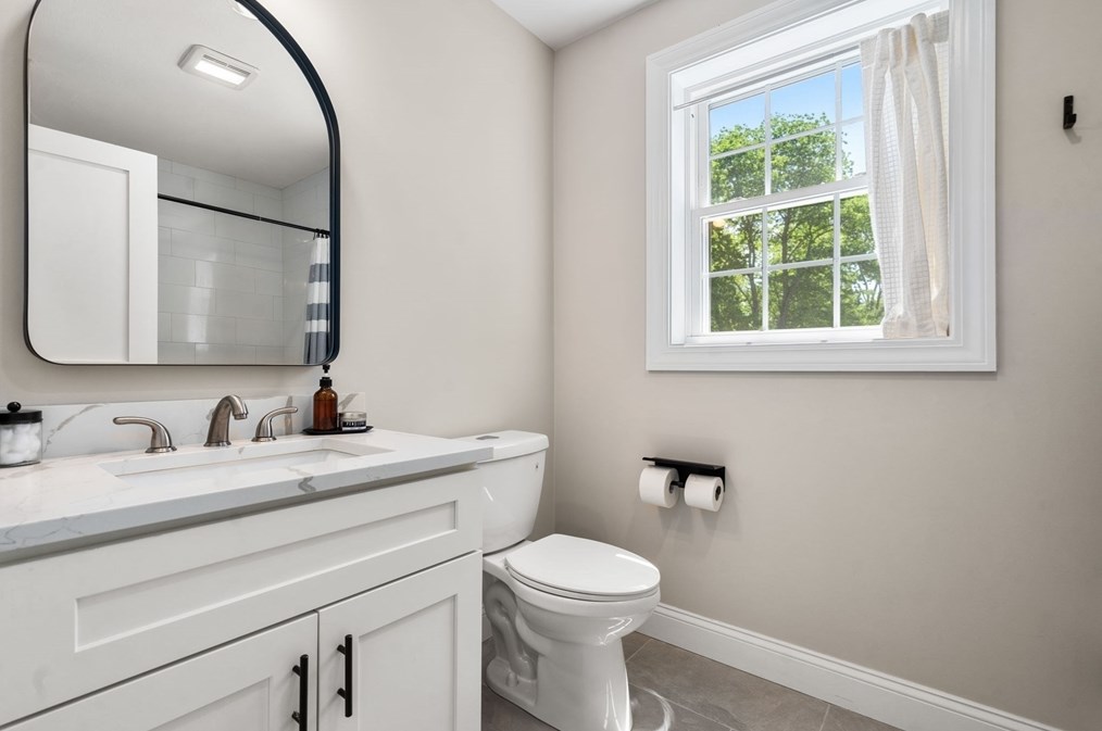 275 Chestnut St, Hudson MA 01749-3237 exterior