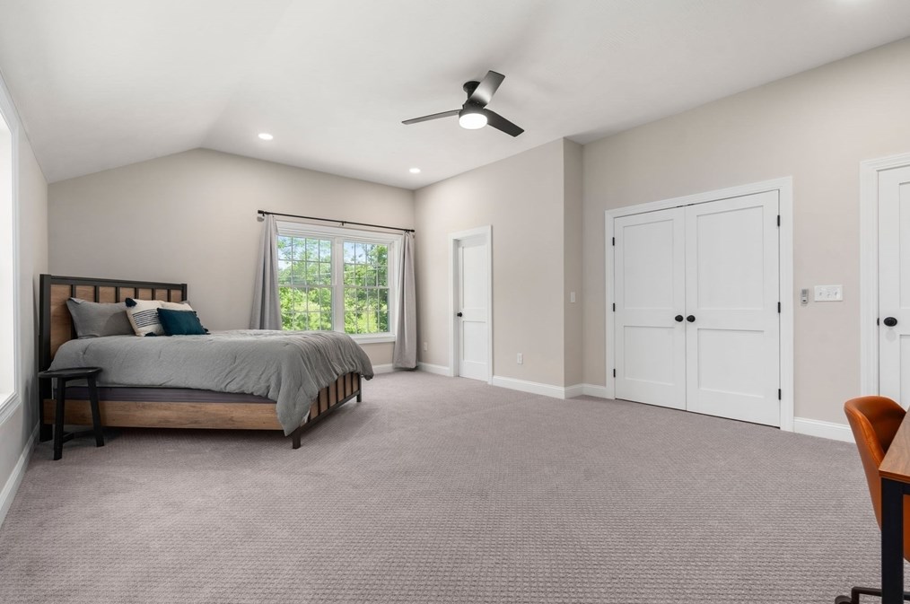 275 Chestnut St, Hudson MA 01749-3237 exterior