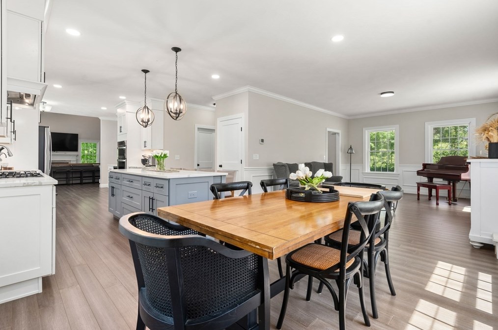 275 Chestnut St, Hudson MA 01749-3237 exterior