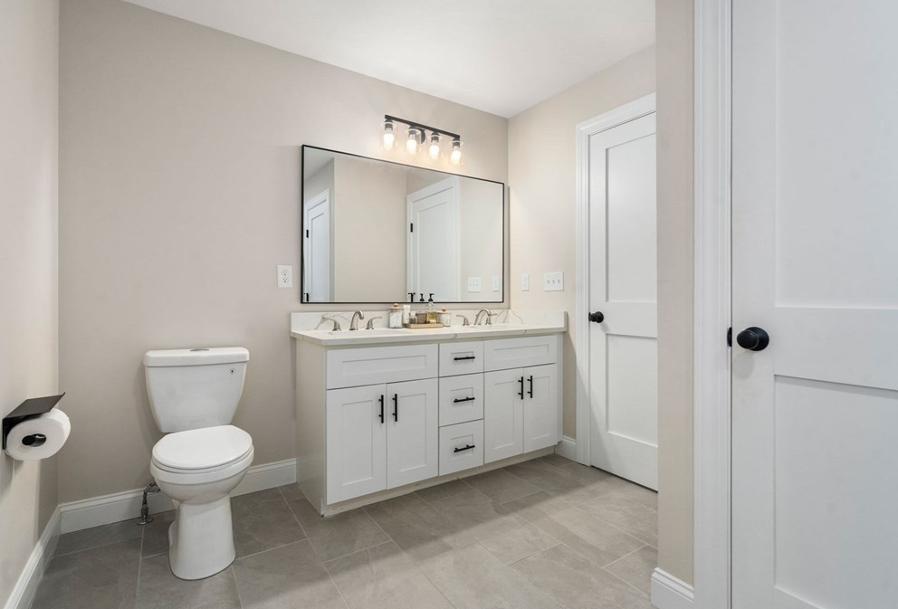 275 Chestnut St, Hudson MA 01749-3237 exterior