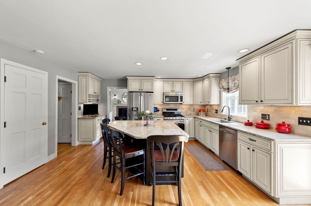 715 Marshall St, Holliston MA 01746-1438 exterior