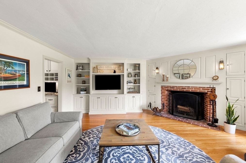 715 Marshall St, Holliston MA 01746-1438 exterior