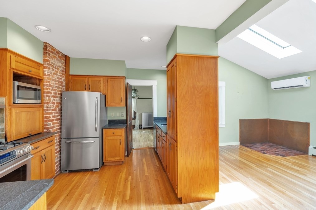 248 Burncoat St, Worcester MA  01606-2145 exterior