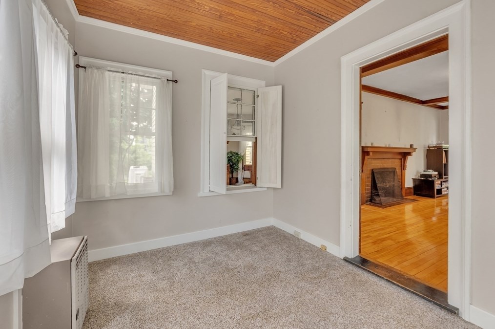 248 Burncoat St, Worcester MA  01606-2145 exterior