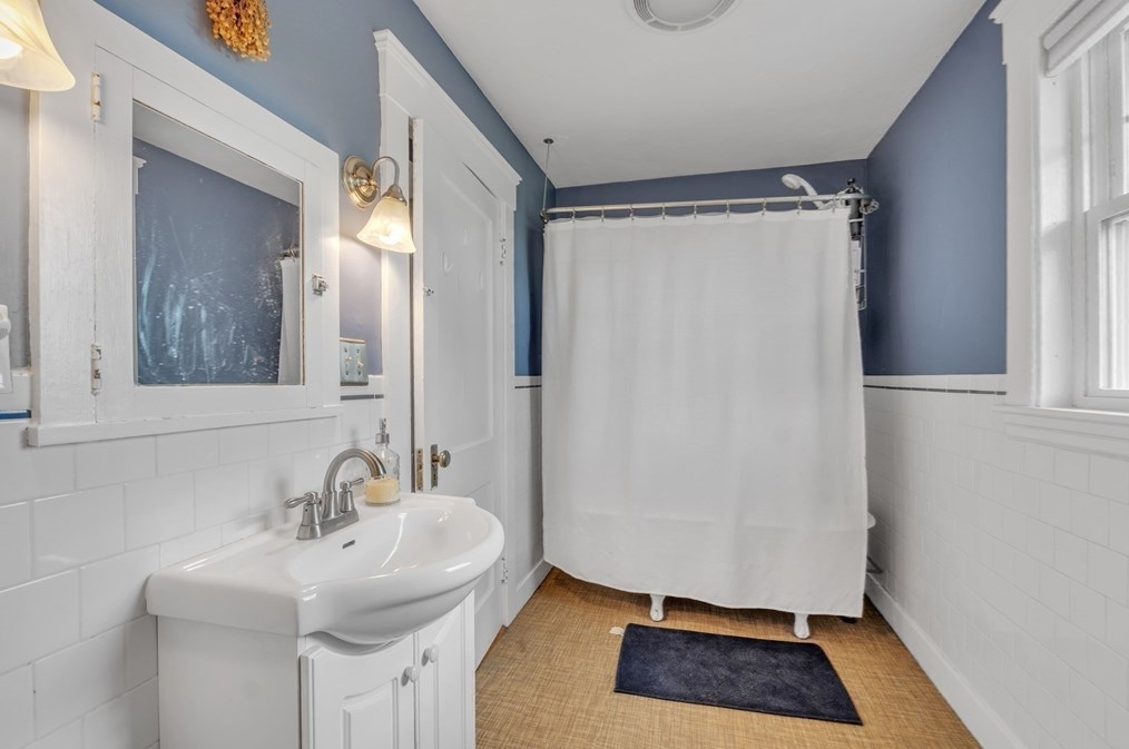 248 Burncoat St, Worcester MA  01606-2145 exterior