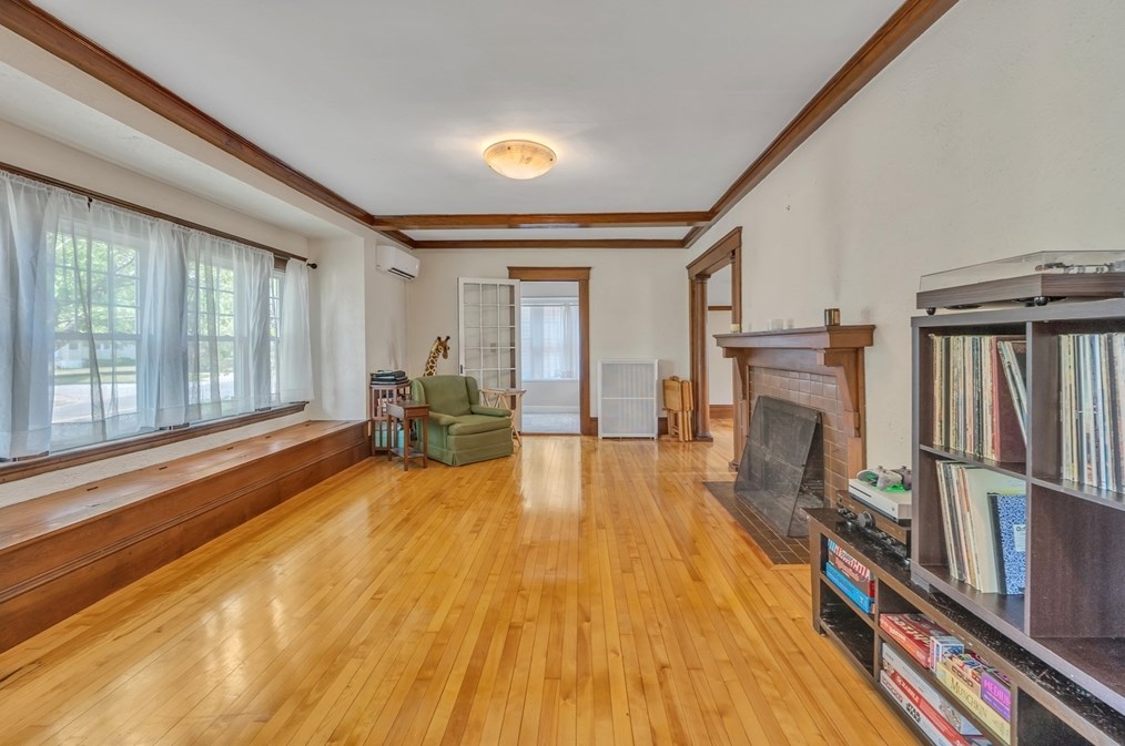 248 Burncoat St, Worcester MA  01606-2145 exterior