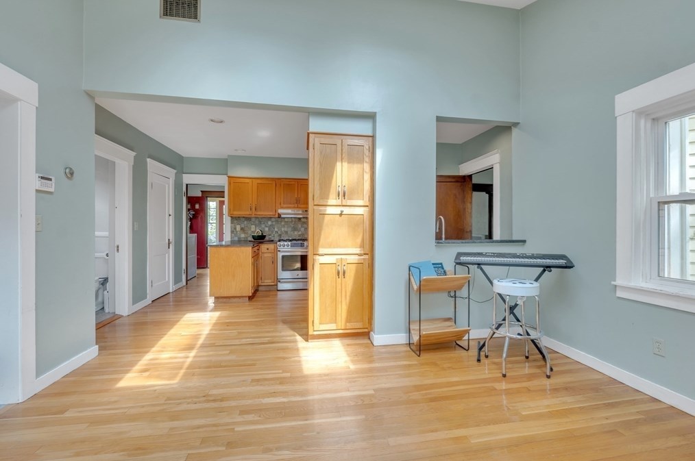 248 Burncoat St, Worcester MA  01606-2145 exterior