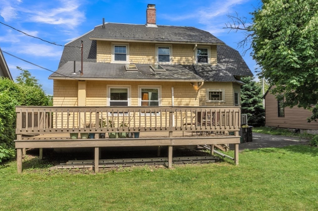 248 Burncoat St, Worcester MA  01606-2145 exterior