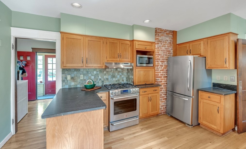 248 Burncoat St, Worcester MA  01606-2145 exterior