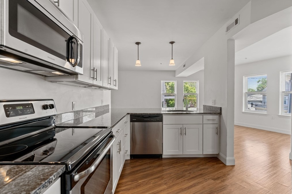 8 Dustin St, Boston MA 02135-2854 exterior