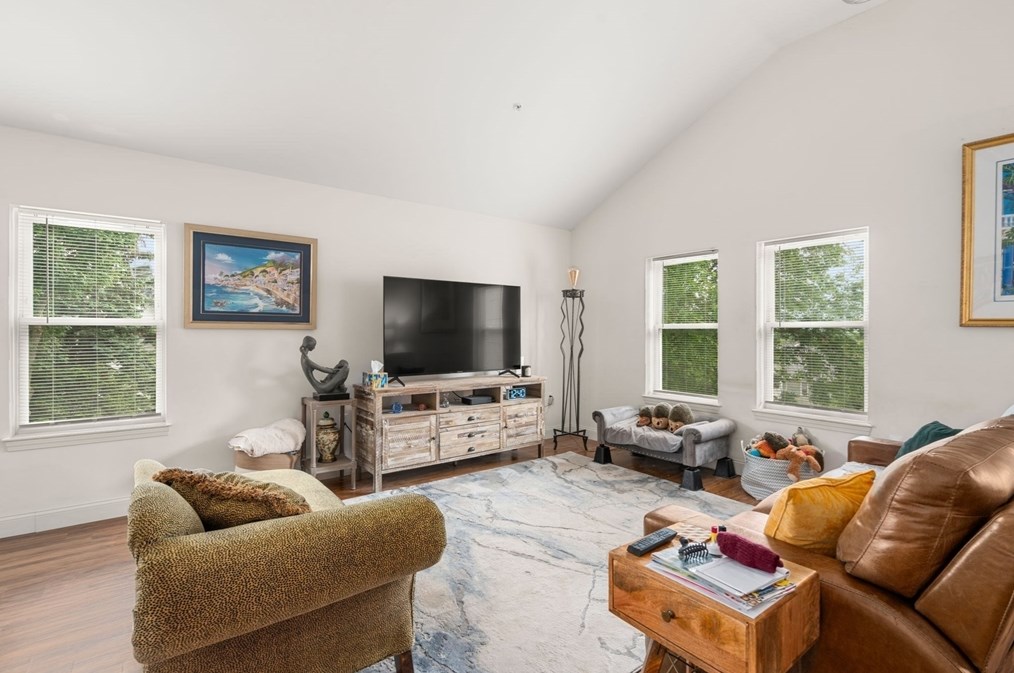 8 Dustin St, Boston MA 02135-2854 exterior