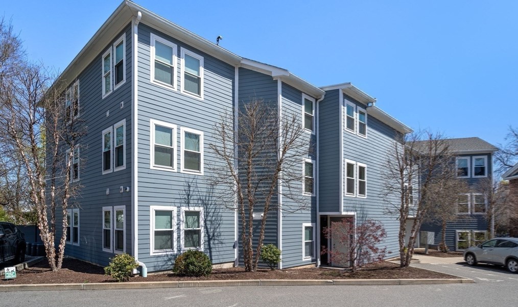 8 Dustin St, Boston MA 02135-2854 exterior