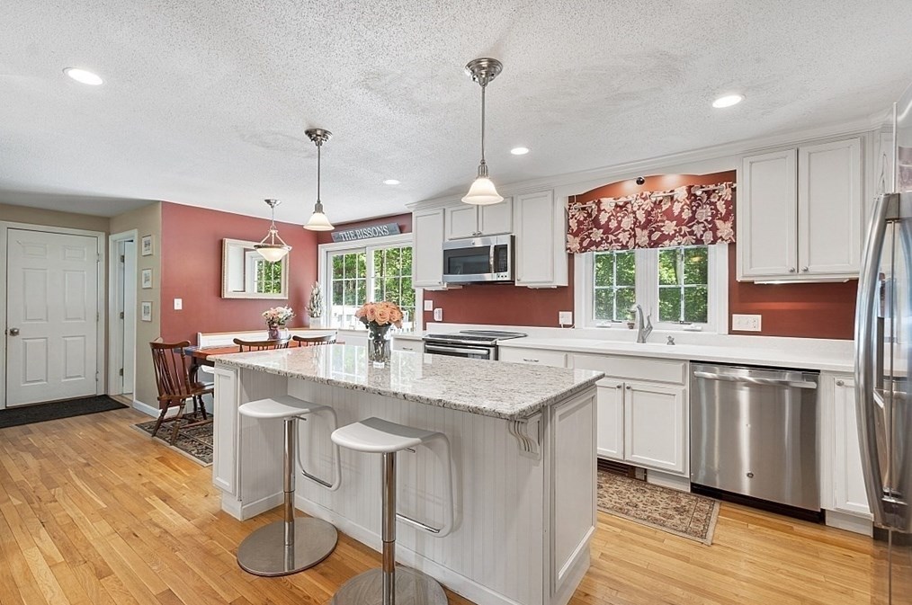 39 Miller St, Franklin MA 02038-1108 exterior