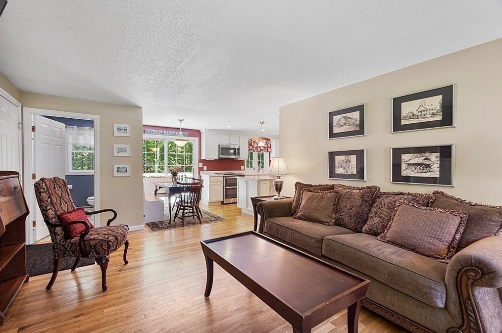 39 Miller St, Franklin MA 02038-1108 exterior