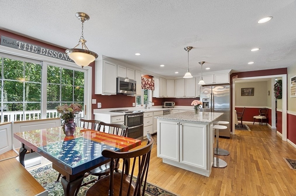 39 Miller St, Franklin MA 02038-1108 exterior