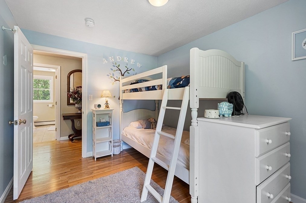 39 Miller St, Franklin MA 02038-1108 exterior