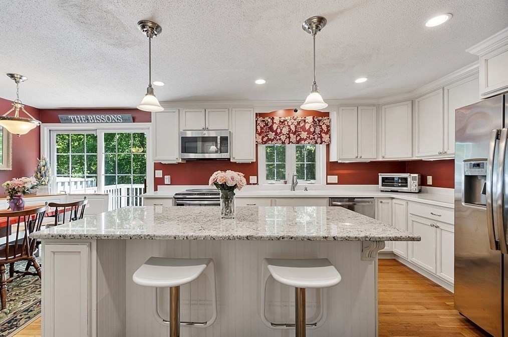 39 Miller St, Franklin MA 02038-1108 exterior