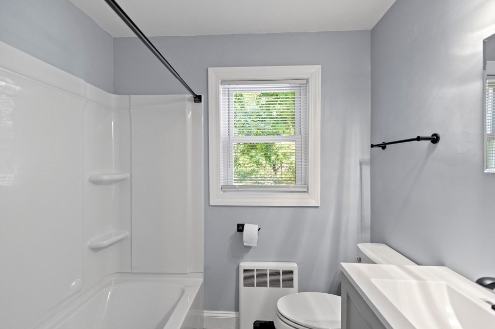 105 Thicket St, Weymouth MA 02190-1223 exterior