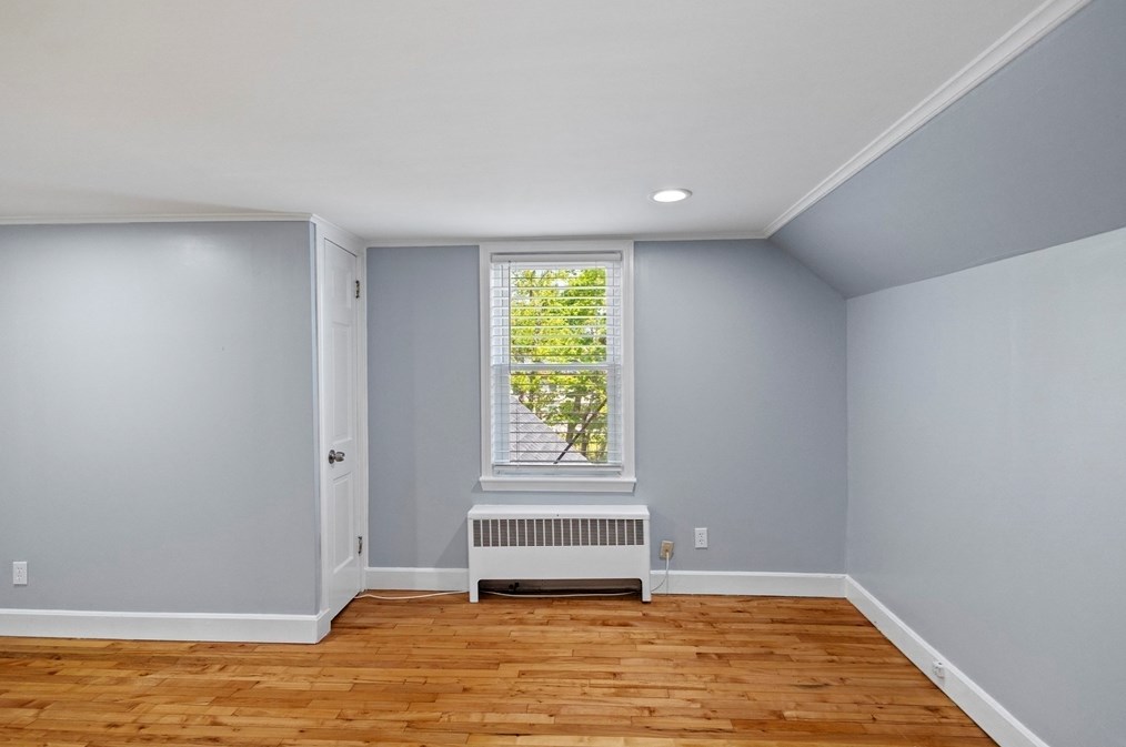 105 Thicket St, Weymouth MA 02190-1223 exterior