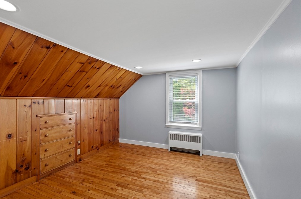 105 Thicket St, Weymouth MA 02190-1223 exterior