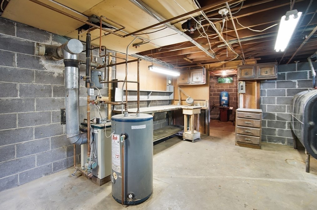 14 Cedar Dr, Granby MA 01033-9525 exterior