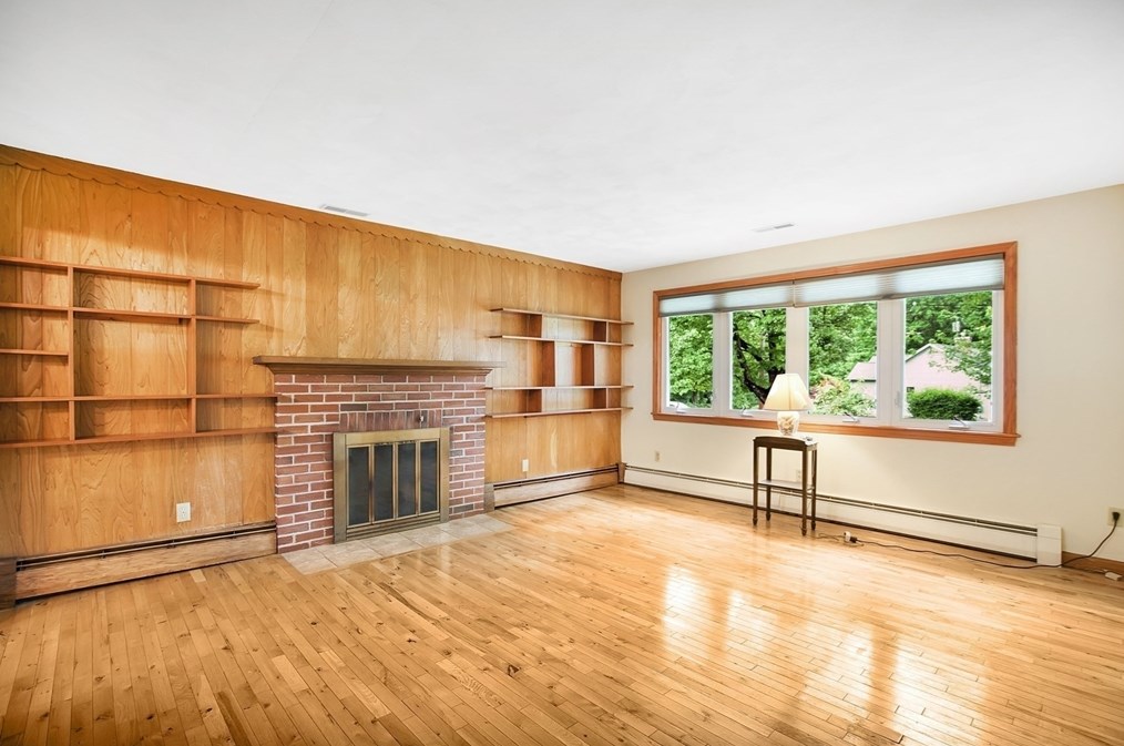 14 Cedar Dr, Granby MA 01033-9525 exterior