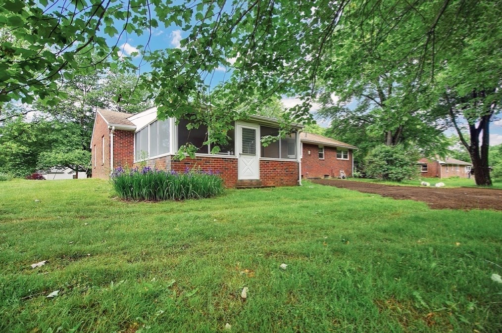 14 Cedar Dr, Granby MA 01033-9525 exterior