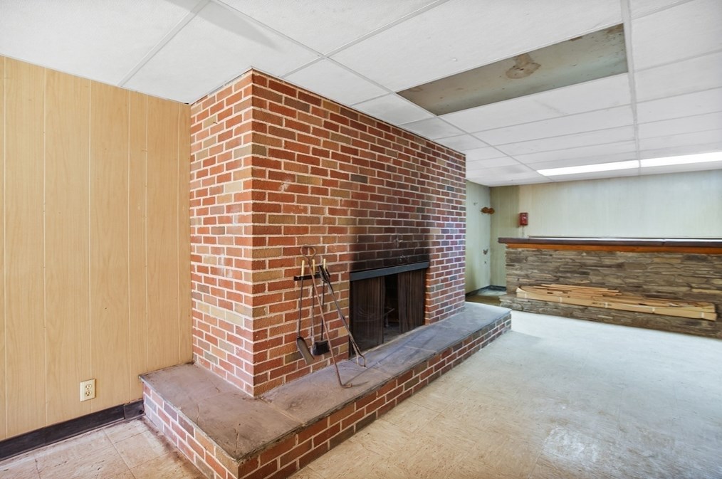 14 Cedar Dr, Granby MA 01033-9525 exterior