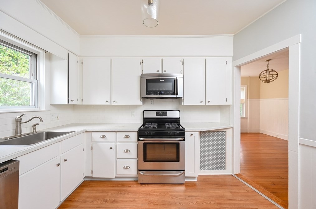 10 Ash St, Cohasset MA 02025-2210 exterior