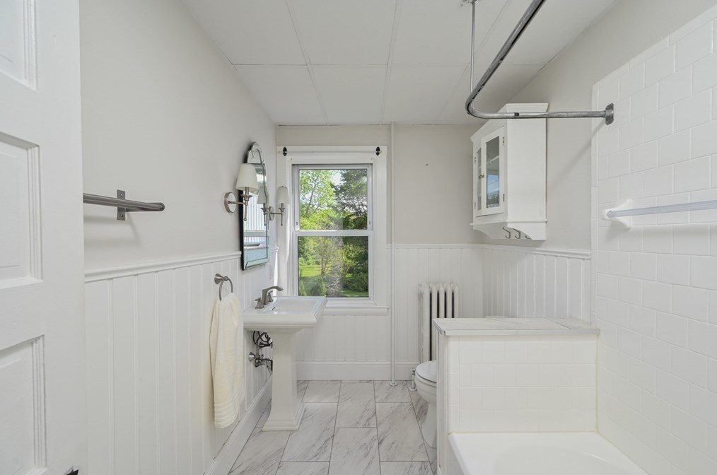 10 Ash St, Cohasset MA 02025-2210 exterior