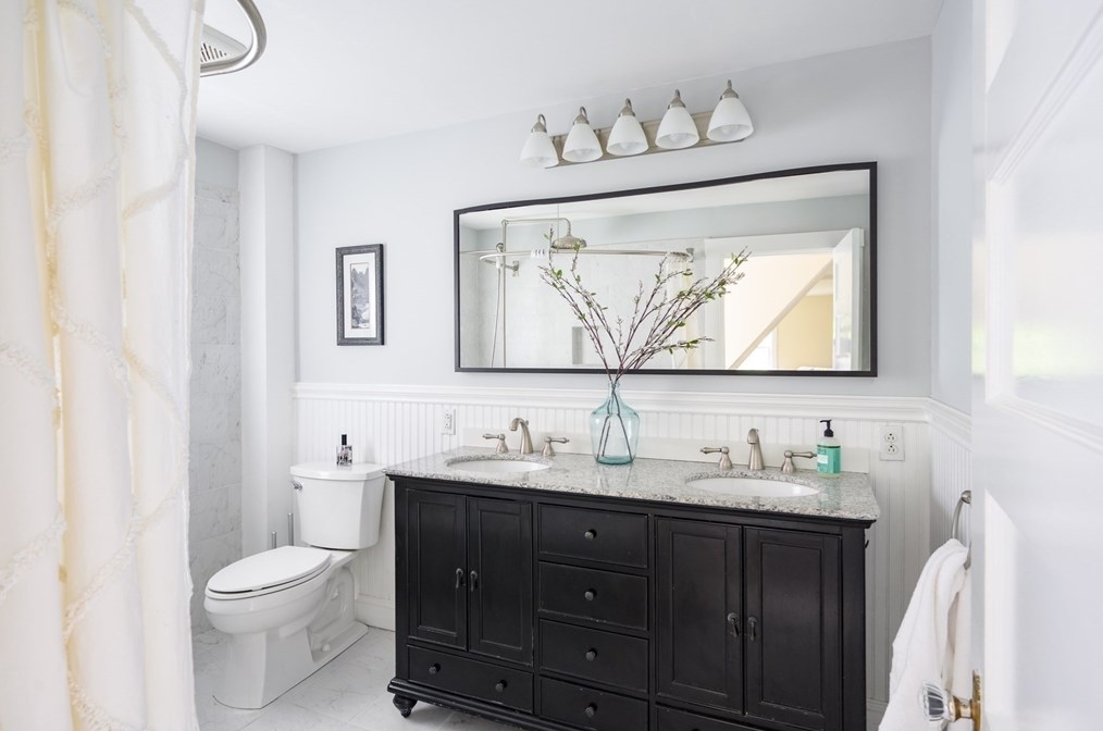 10 Ash St, Cohasset MA 02025-2210 exterior