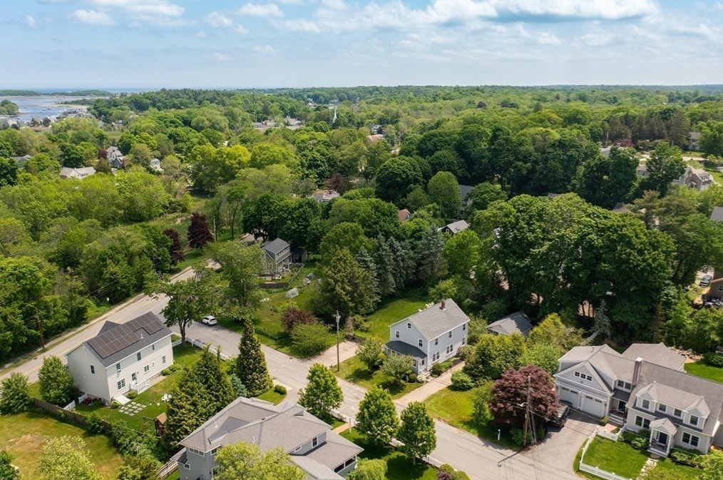 10 Ash St, Cohasset MA 02025-2210 exterior