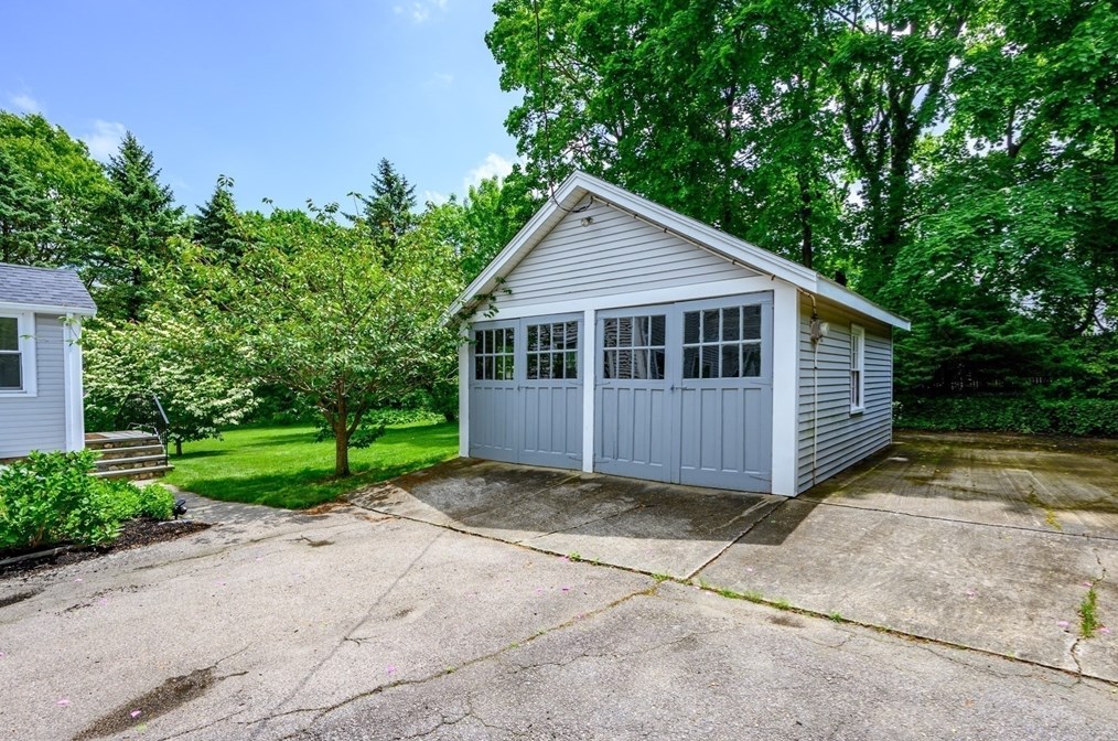 10 Ash St, Cohasset MA 02025-2210 exterior