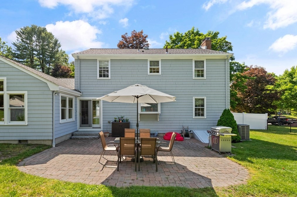 17 Collins Ave, Reading MA 01867-1017 exterior