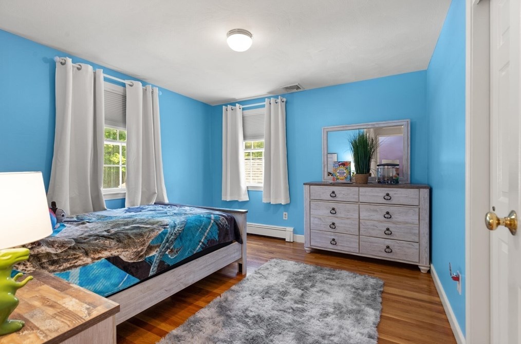 17 Collins Ave, Reading MA 01867-1017 exterior