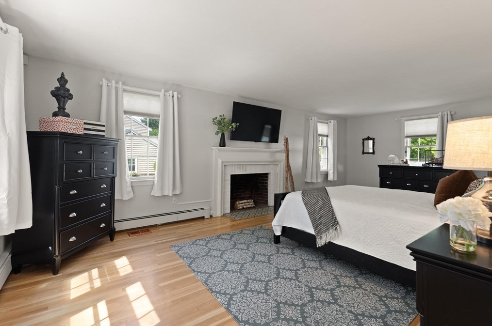 17 Collins Ave, Reading MA 01867-1017 exterior