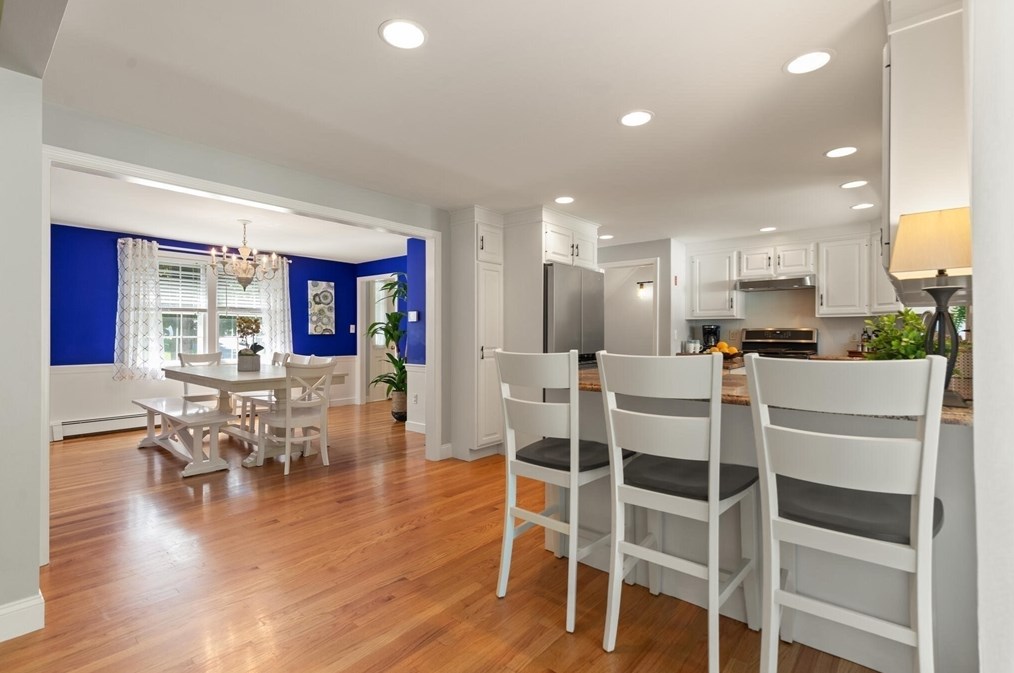 17 Collins Ave, Reading MA 01867-1017 exterior