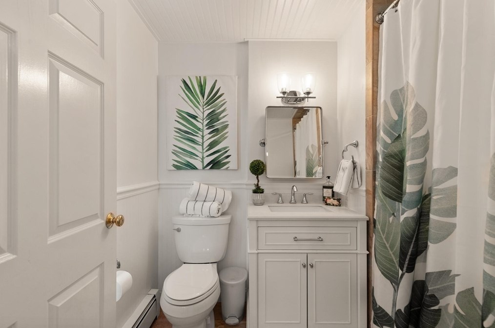 17 Collins Ave, Reading MA 01867-1017 exterior