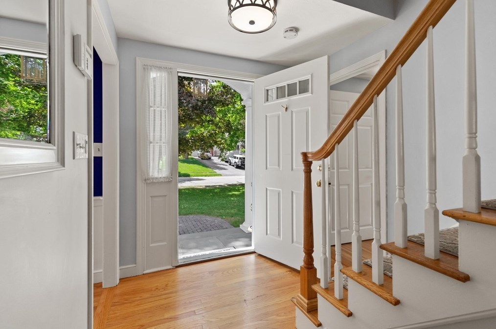 17 Collins Ave, Reading MA 01867-1017 exterior