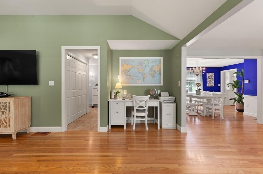 17 Collins Ave, Reading MA 01867-1017 exterior