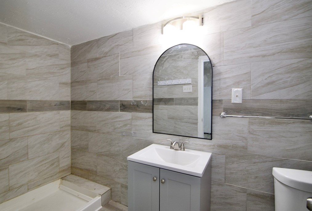 19 Greene Pl, Springfield MA  01109-4306 exterior