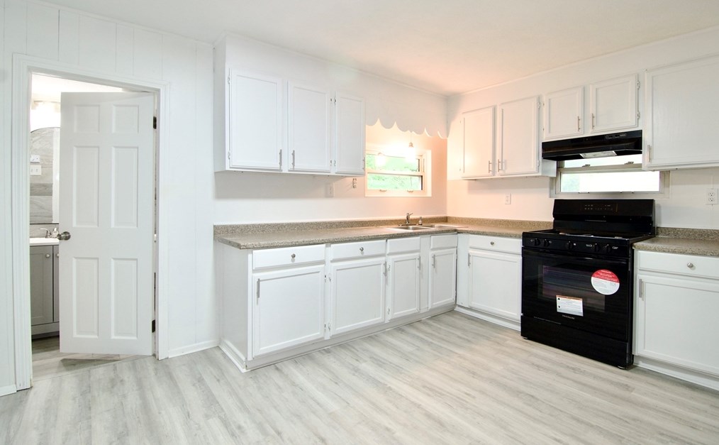 19 Greene Pl, Springfield MA  01109-4306 exterior