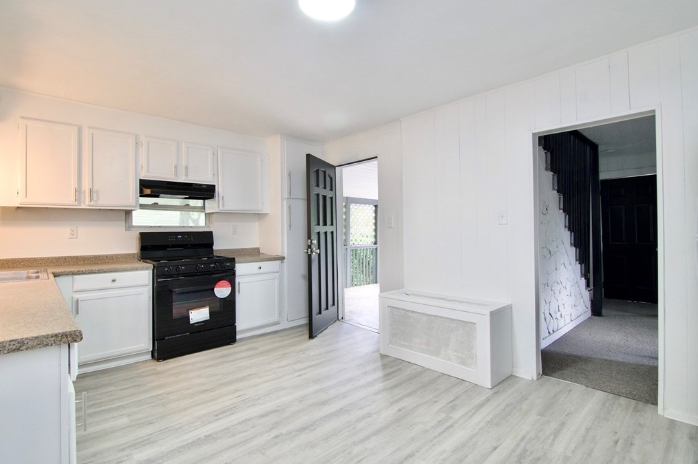 19 Greene Pl, Springfield MA  01109-4306 exterior