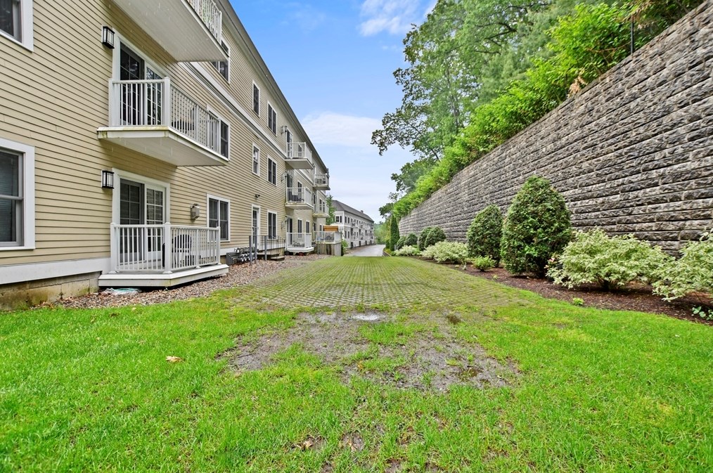 245 Cambridge St, Burlington MA 01803-2511 exterior