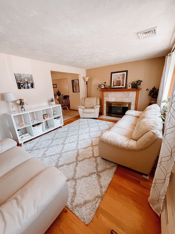 20 Woodhill Rd, Burlington MA 01803-1415 exterior