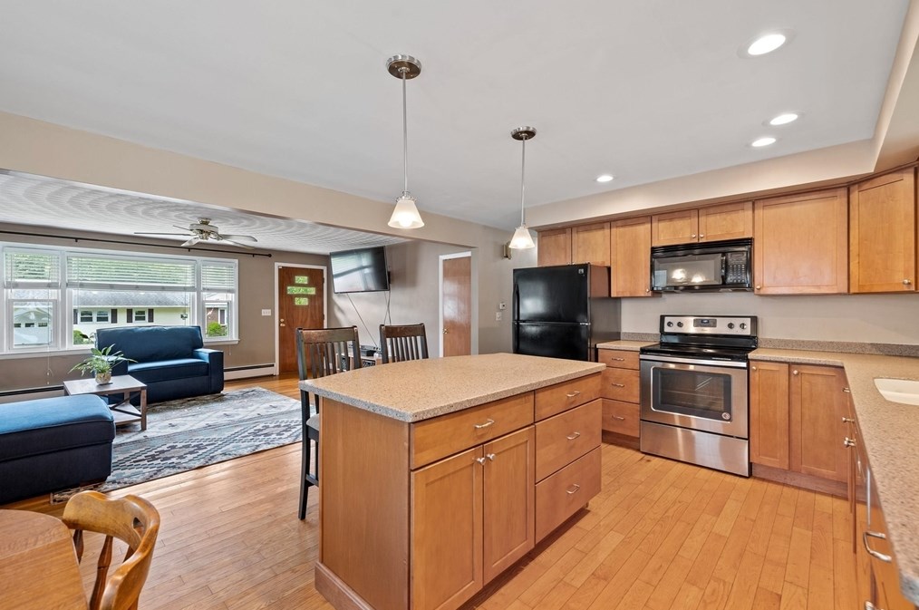 45 Douglas Rd, Gardner MA 01440-1814 exterior