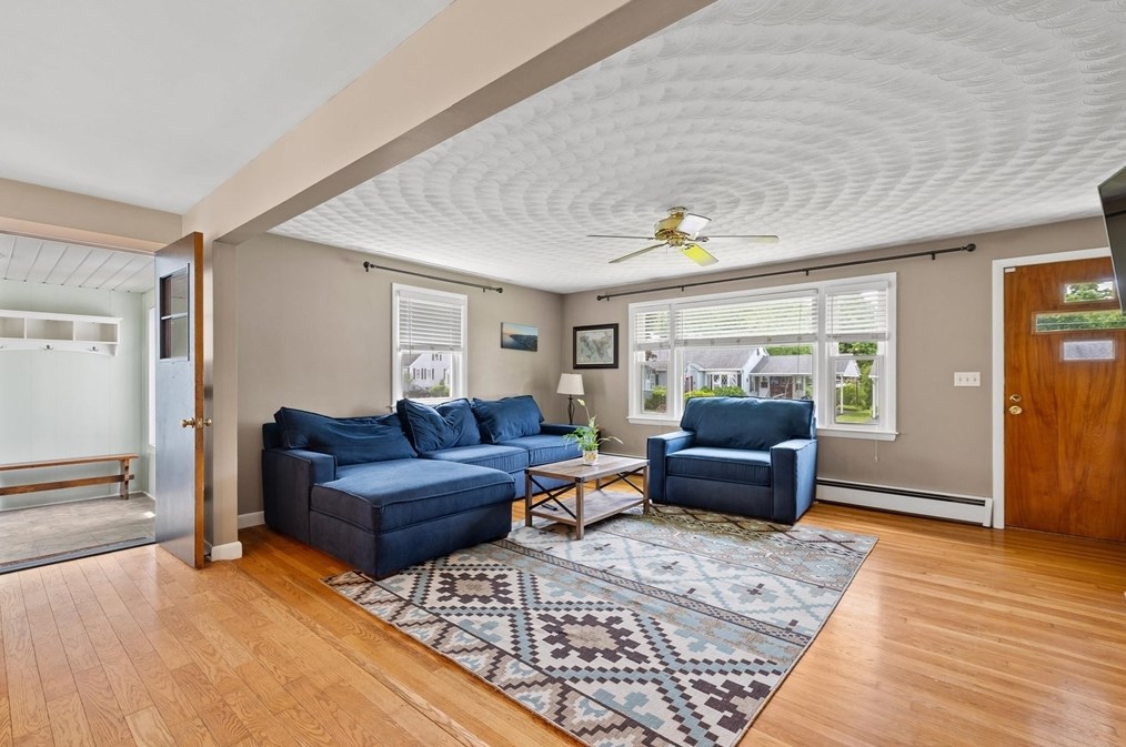 45 Douglas Rd, Gardner MA 01440-1814 exterior